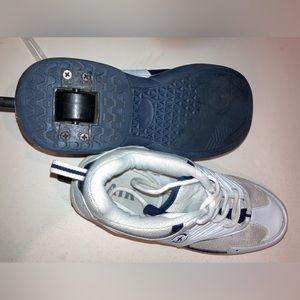 Unisex White LEATHER ROLLER HEEL SHOES NWOT Boys Sz 6
